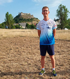 Tommi Hakuli ja taustalla PreO2:n osien 1 ja 2 maasto. Kuvaaja: Hannu Niemi